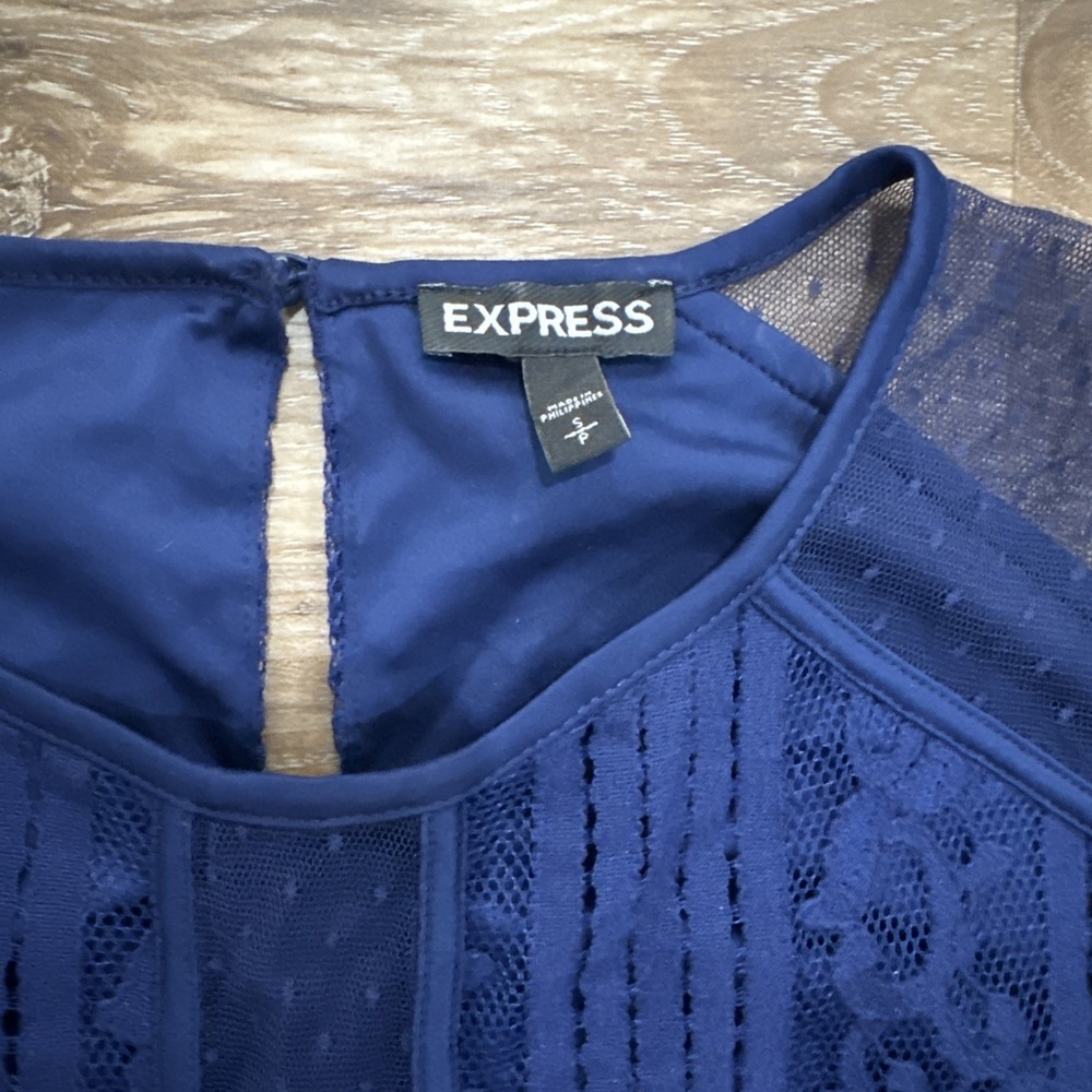 Express Weomens Blue Lace Short Sleeve See Thru Sleeve Button Back Size S - Picture 3 of 7